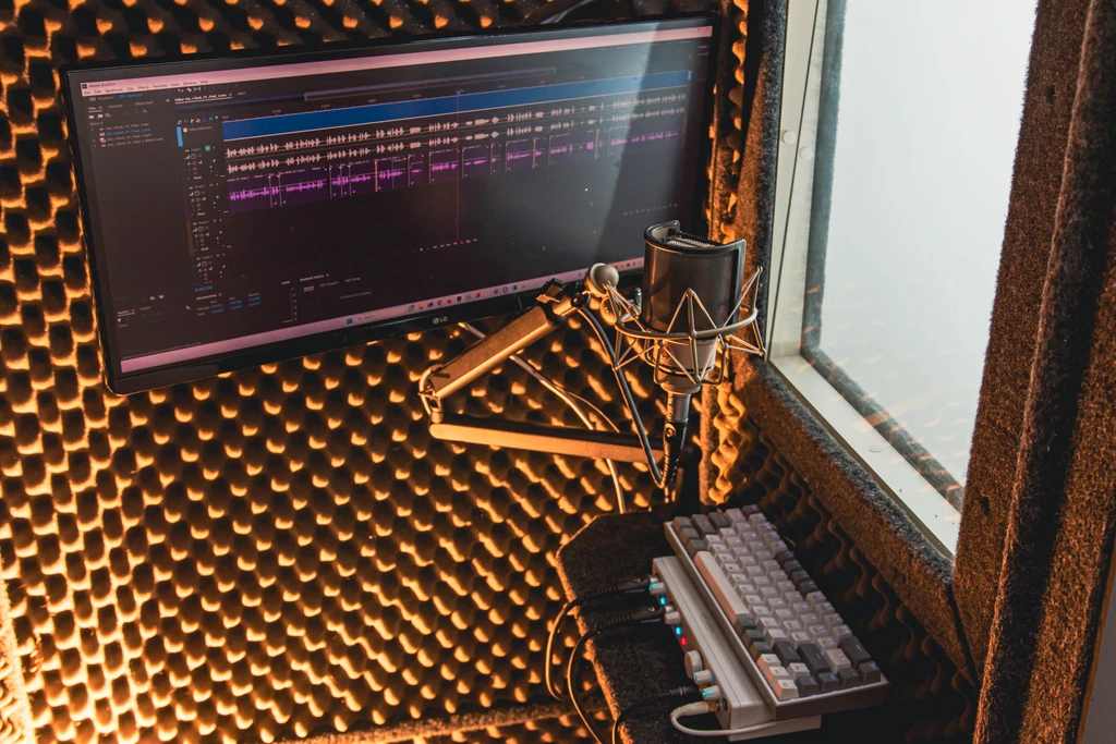 Voiceover Home Studio & Vocal Booth: Arturia Minifuse 4, Adobe Audition and Visual Screen